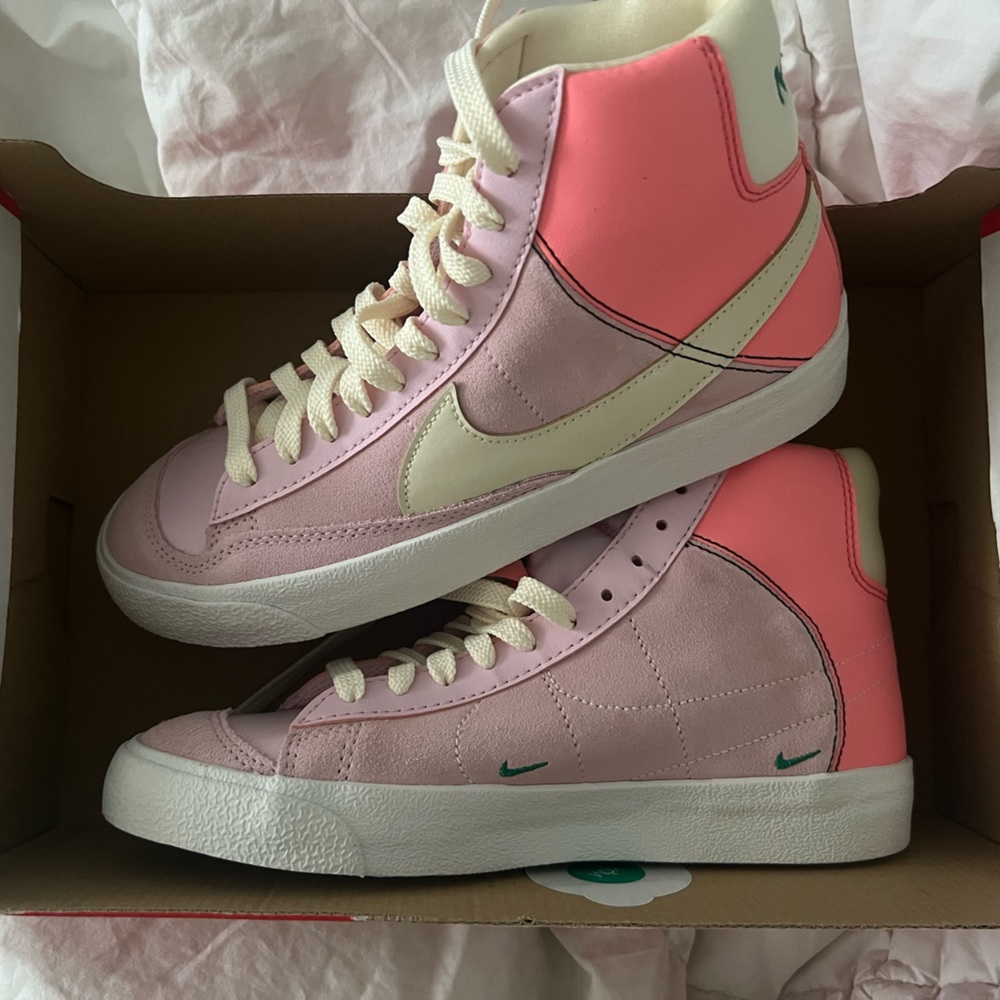 Brand New PINK/PURPLE Youth Nike Blazer Size 5.5